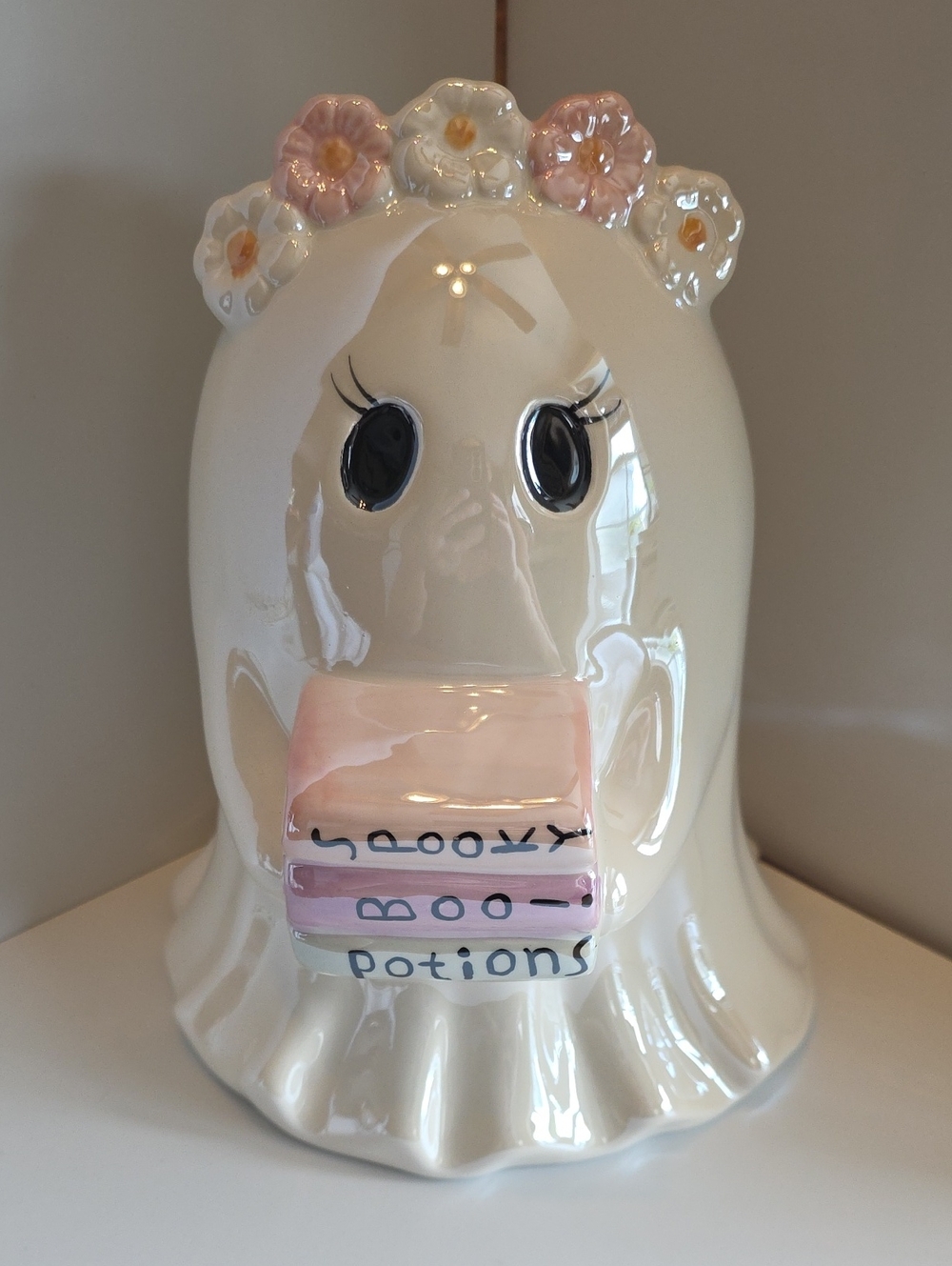 Viral Ceramic Halloween Ghost With Daisy Flower Head Band & Books 7.75"×6" NWOT